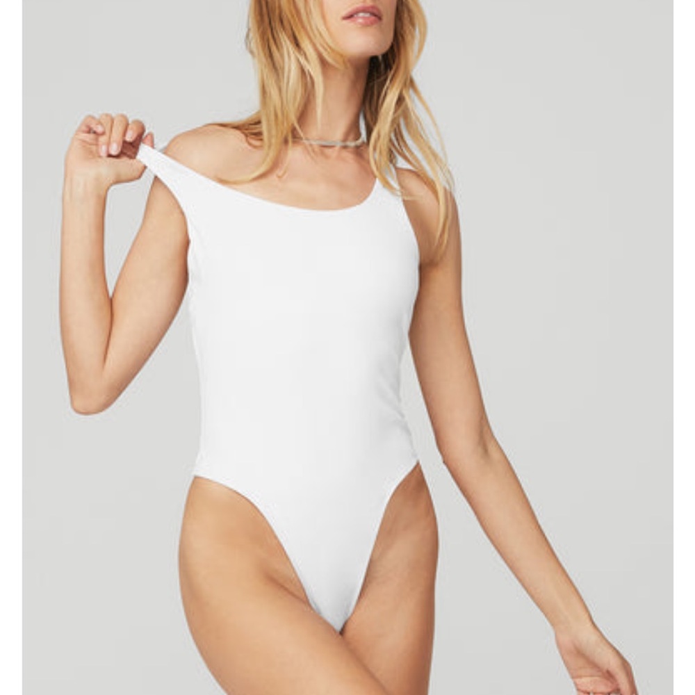 Alo sleek body size small color off white